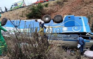 Новини світу - У ПАР перекинувся автобус: загинуло понад 40 людей