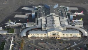 Новини світу - У Вільнюсі закривали аеропорт через метеокулі з Білорусі