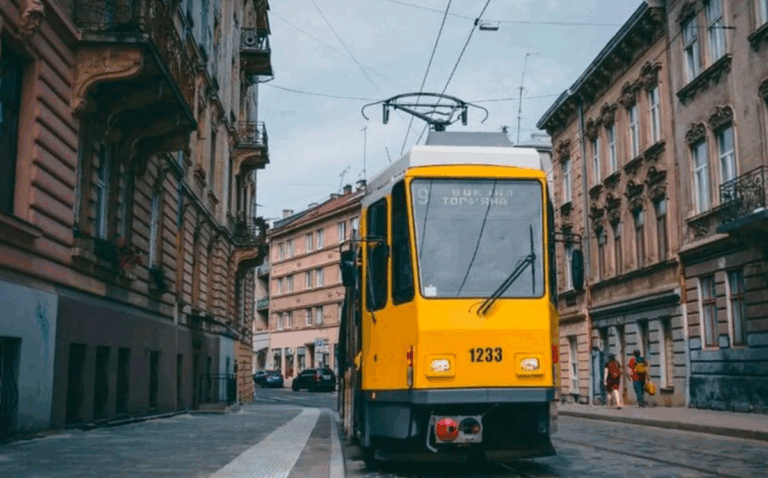 Удар по Львову: у місті перебої зі світлом і роботою транспорту