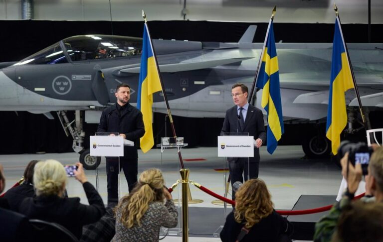 Україна придбає у Швеції до 150 винищувачів Gripen