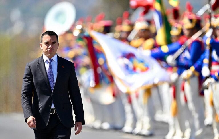 В Еквадорі натовп атакував автомобіль президента