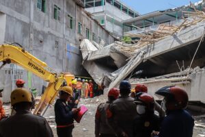 Новини світу - В Індонезії обвалилася школа: загинули понад 50 людей