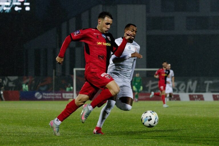 Верес удома в меншості розійшовся із Зорею без голів