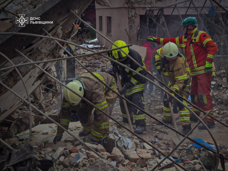 З’явилися кадри перших хвилин удару по Львівщині