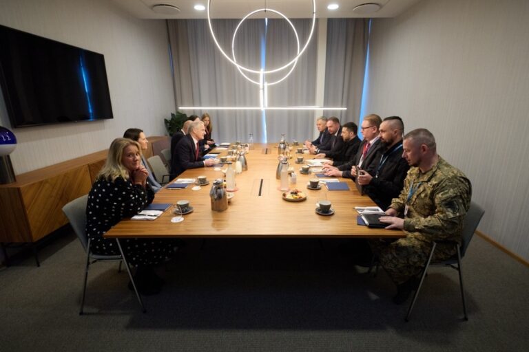 Зеленський обговорив з прем’єром Норвегії “стіну дронів”