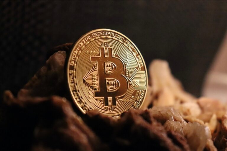 Bitcoin уперше з 2018 року закрив місяць у мінусі