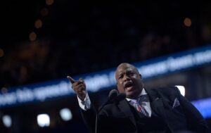 Новини політики - Духовний радник Трампа розкритикував Мирний план США