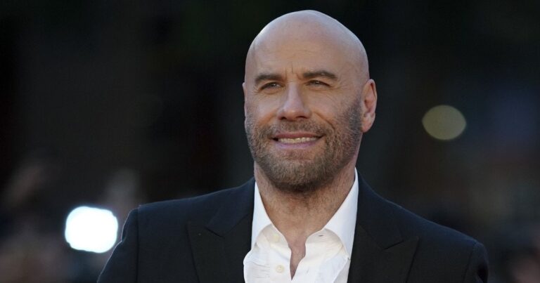 Джон Траволта показав рідкісне фото підрослого сина на його 15-річчя