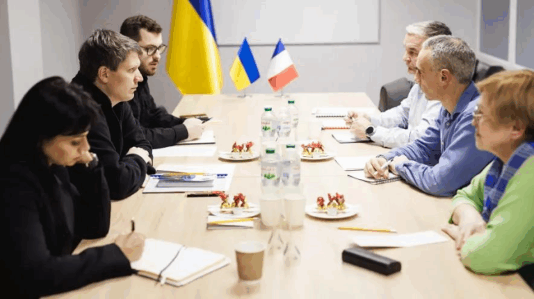 Франція готова виробляти зброю в Україні