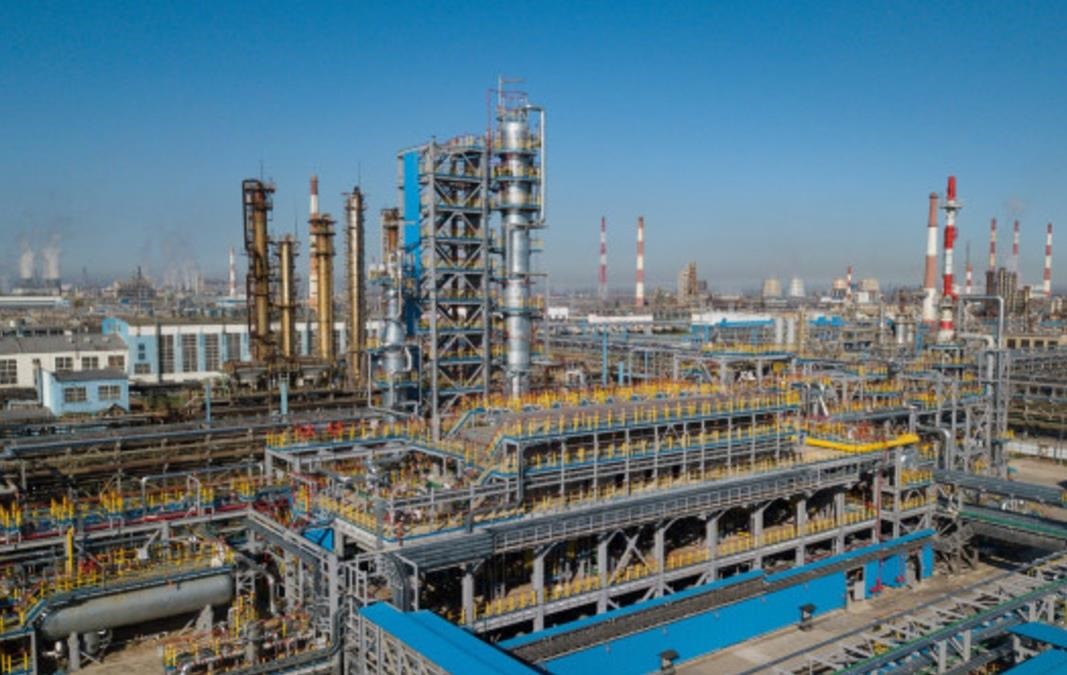 Новини бізнесу - Газпром продасть найбільший нафтохімічний комплекс РФ компанії друга Путіна