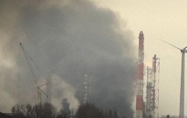 Генштаб підтвердив ураження Орського НПЗ в Росії