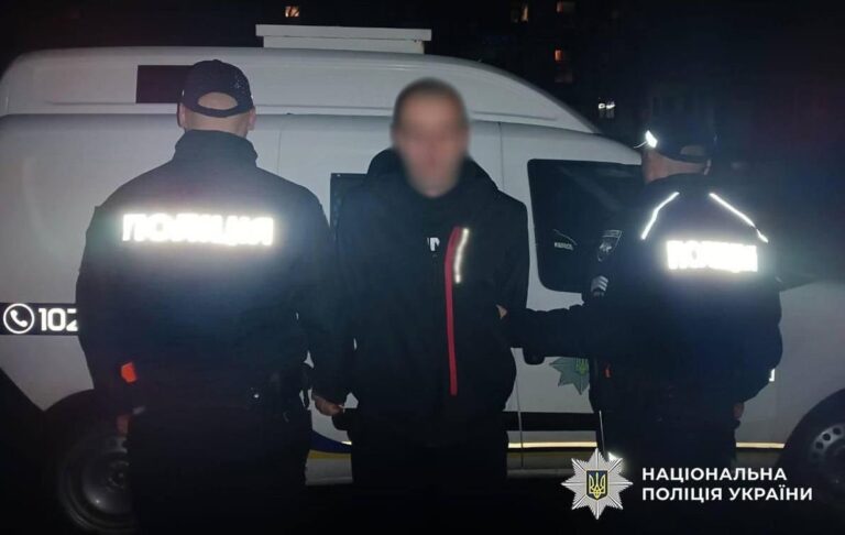 Хлопець зарізав двох жінок серед вулиці у Житомирі