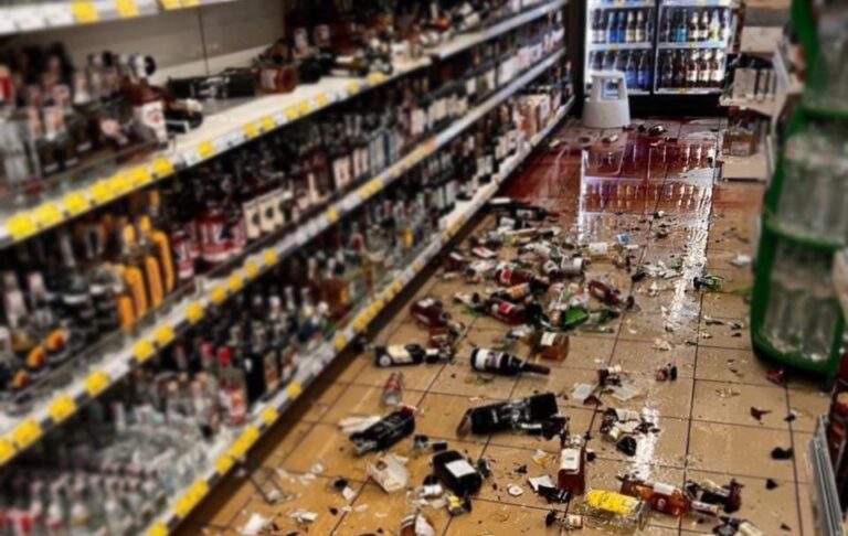Киянин розгромив алкогольний відділ у магазині