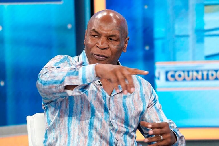 Майк Тайсон проєктує успіхи Усика на свої часи і зауважує відмінності