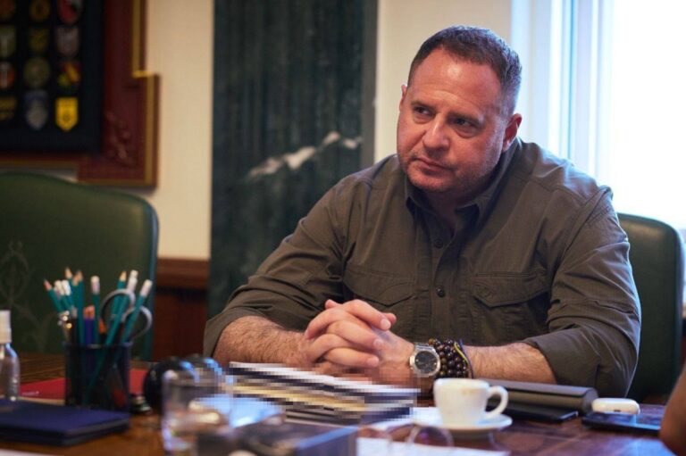 Обшуки у Єрмака: про які наслідки говорять