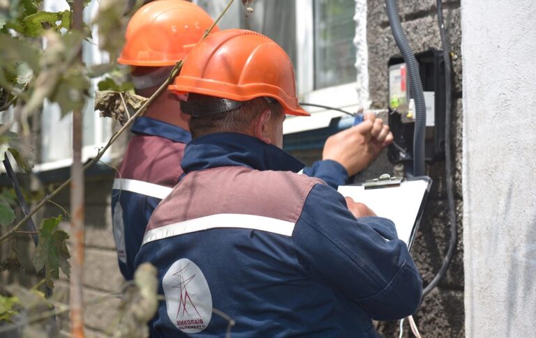 Обстріли і негода: в Україні нові відключення