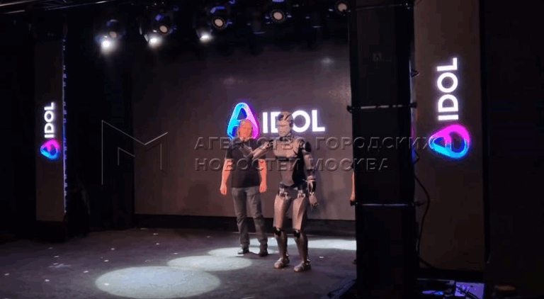 Перший російський людиноподібний робот впав під час презентації