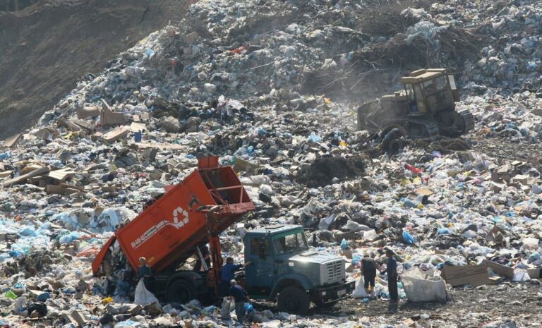 Росія перетворюється на сміттєзвалище – зовнішня розвідка