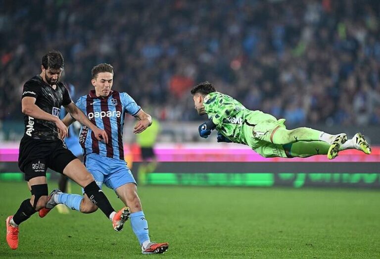 Сікан може продовжити кар’єру в Бундеслізі – ЗМІ