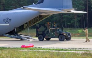 Новини світу - США можуть ввести війська до Венесуели: що приховує Трамп