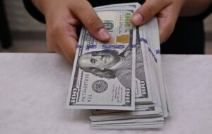 Новини Києва - У Києві начальник відділення поліції зник з арештованими коштами