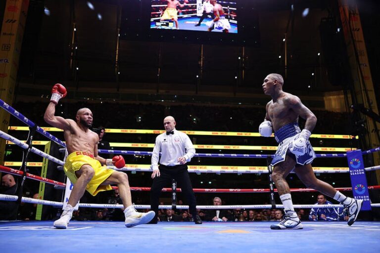 У видовищному бою з нокдаунами Бенн помстився Юбенку-молодшому