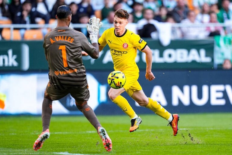 Українці у складі Жирони отримали оцінки за гру з Бетісом