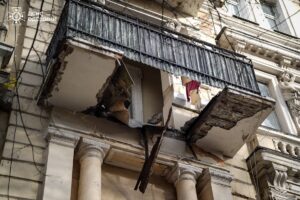 Новини України - В Одесі обвалився балкон, постраждали дві жінки