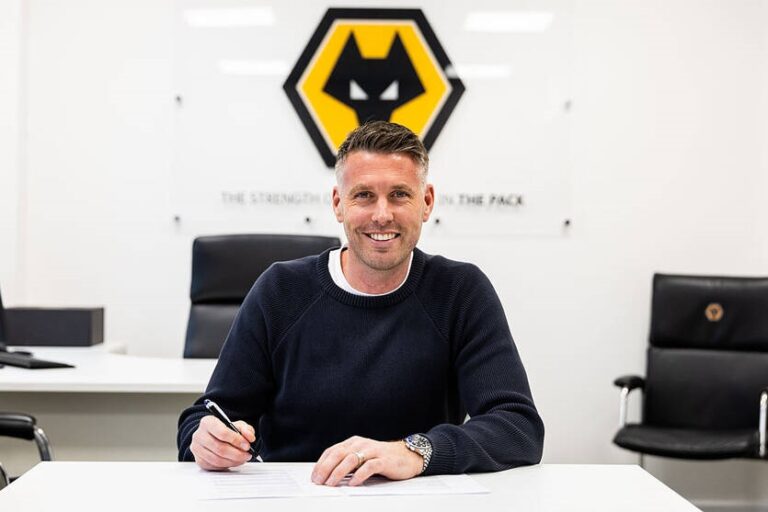 Вулвергемптон і Роб Едвардс офіційно заручені