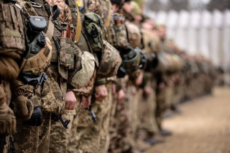 Загинули військові і діти. Удар по шикуванню ЗСУ