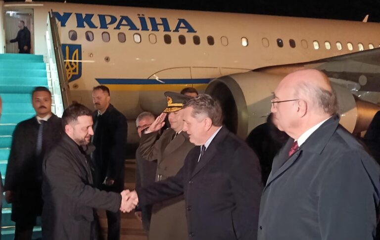 Зеленський прибув в Анкару, де його зустрів Умєров