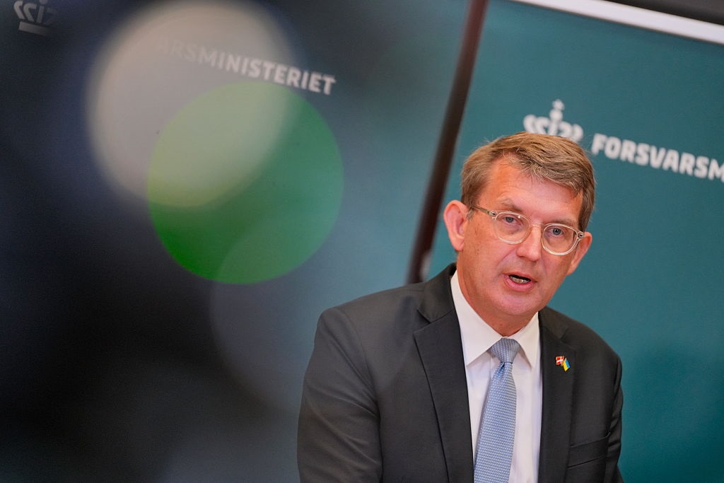 Данія майже вдвічі скоротить допомогу Україні