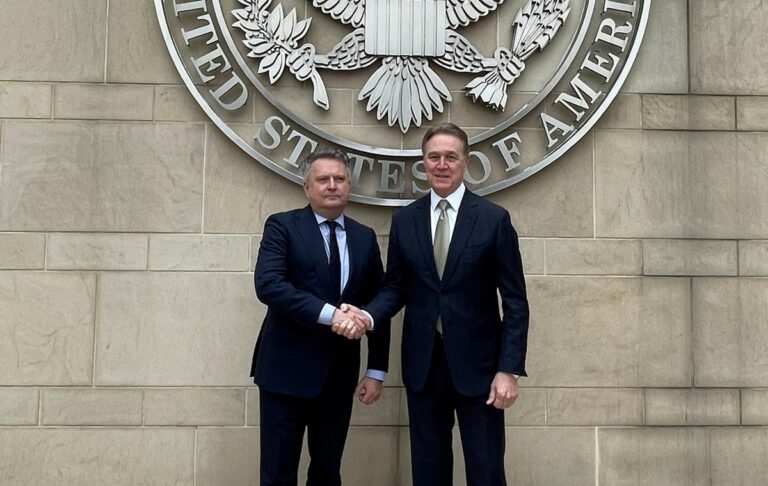 Кислиця прибув на переговори до Китаю