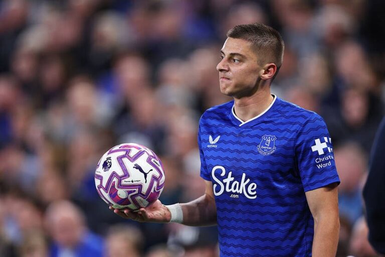 Миколенка можуть включити в обмін між Евертоном та іншим клубом АПЛ