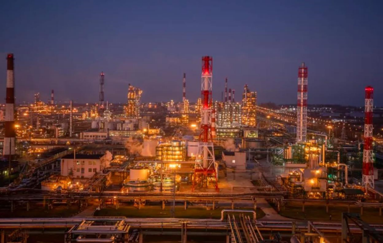 Один із найбільших НПЗ Росії зупинив роботу після атаки дронів – ЗМІ