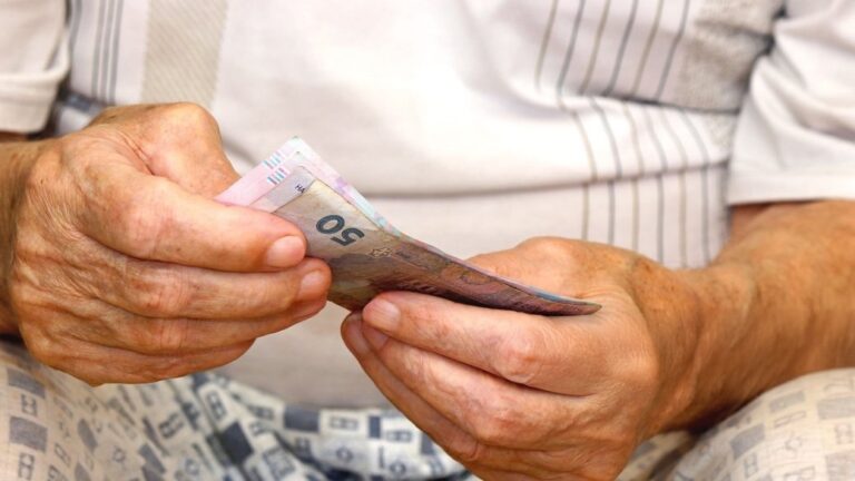 Отримувачів соцвиплат проінспектують: до кого прийдуть з перевірками