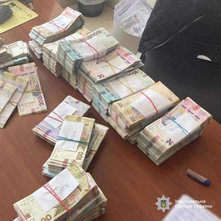 Посадовців Дніпра підозрюють у розкраданні коштів на відбудові