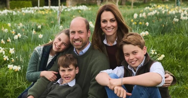Принц Вільям і Кейт Міддлтон показали різдвяну світлину з дітьми