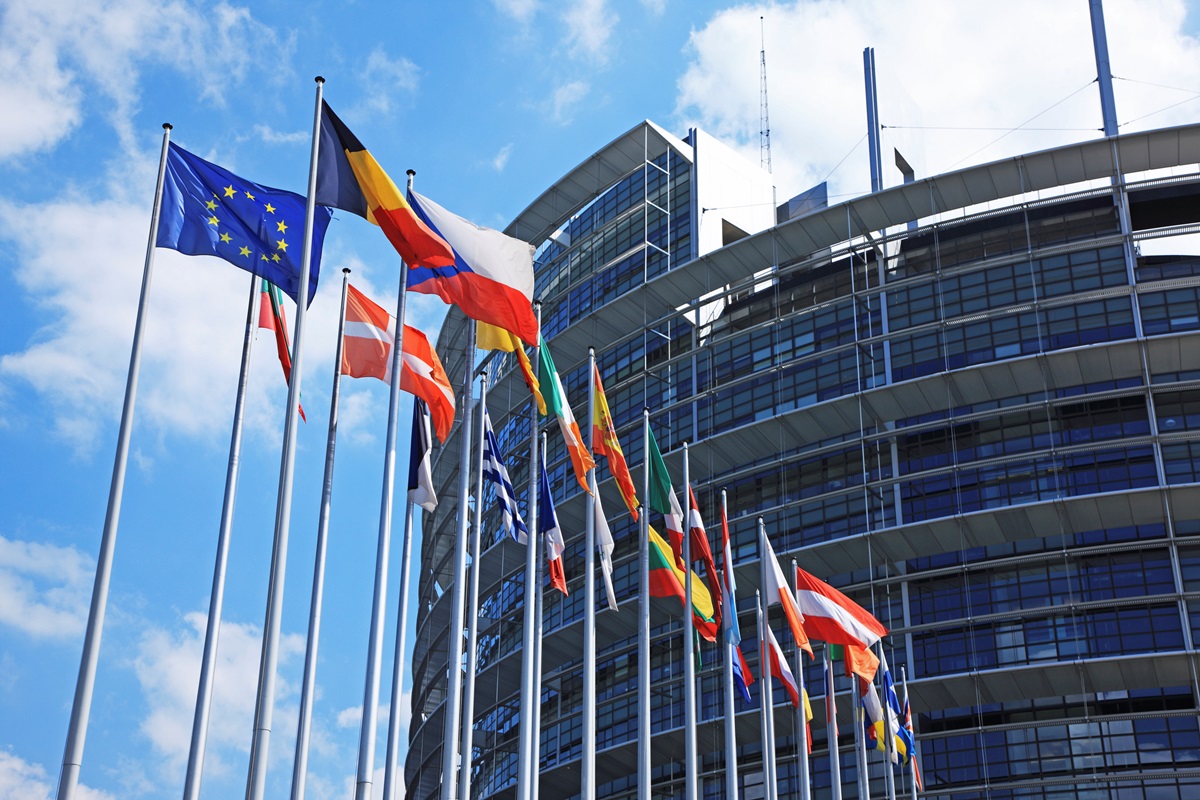 Сім країн ЄС офіційно підтримали “репараційний кредит” Україні