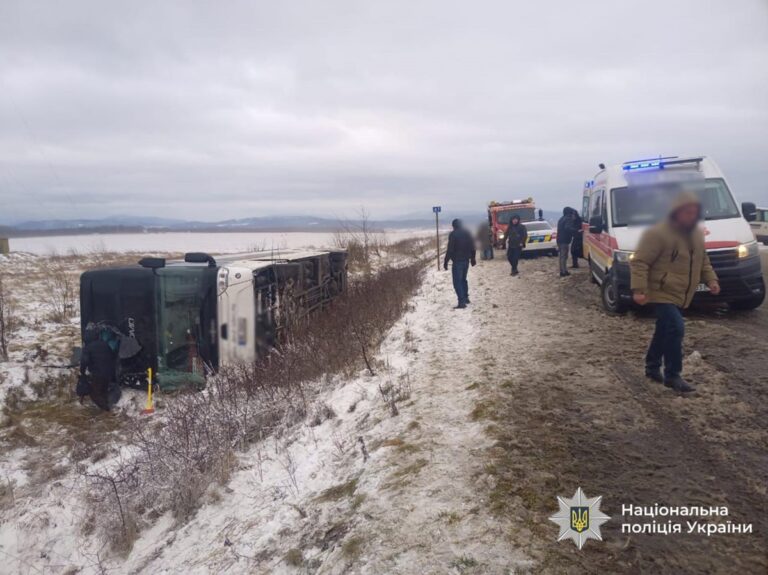 У ДТП потрапив рейсовий автобус на Прикарпатті