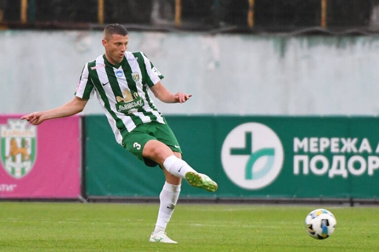 У Карпат вибув захисник, проте воротар уже відновився і готовий грати