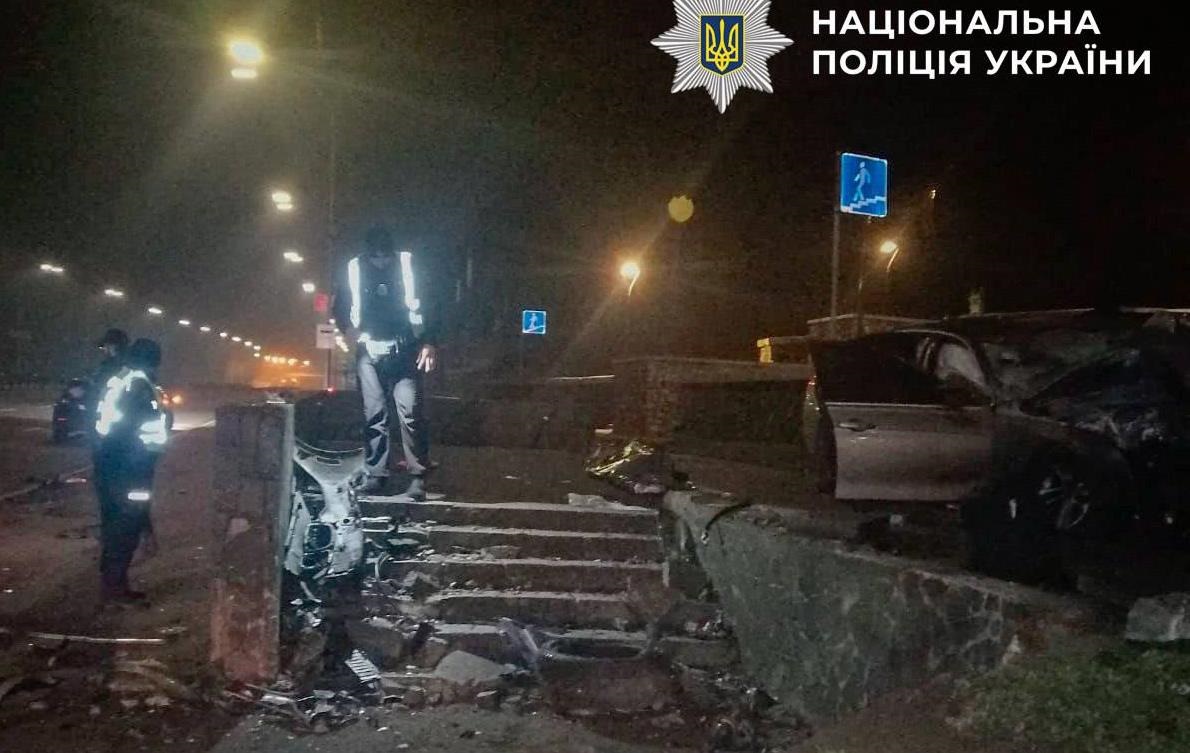 У Києві 18-річний водій загинув, влетівши у підземний перехід