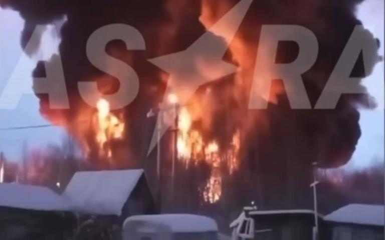 У російському Рибінську пролунали вибухи, загорілися резервуари з пальним