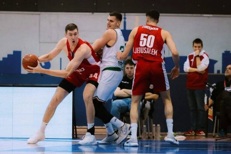 Український центровий відзначився у переможному матчі Хапоеля