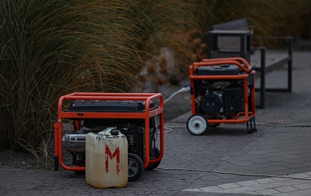 В шести областях ввели аварійні відключення світла