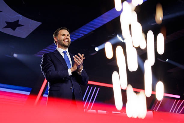 Венс різко висловився про допомогу Україні від США