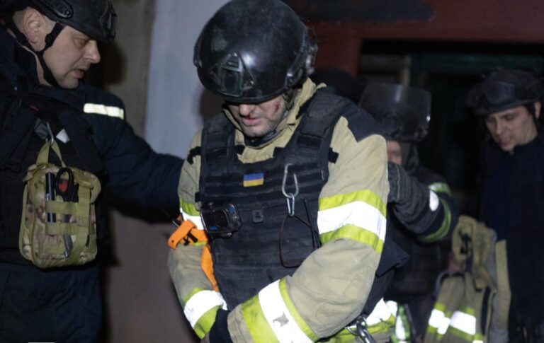 Їхали на виклик: росіяни атакували FPV-дроном рятувальників на Донеччині