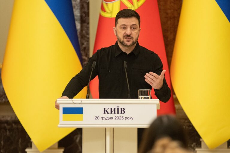 Зеленський прокоментував ідею Макрона відновити діалог з Путіним