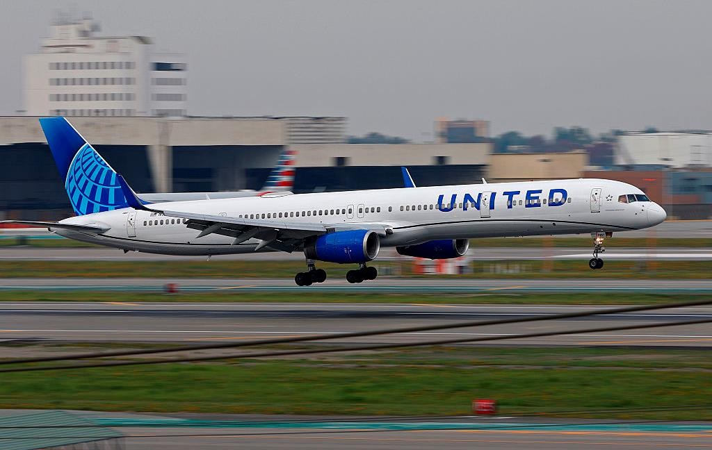 Авіакомпанії США попередили про можливу військову активність