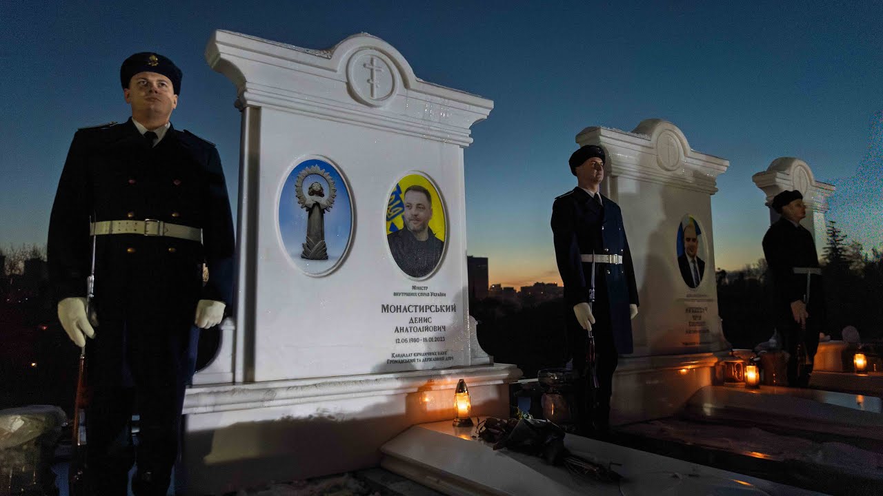 Авіакатастрофа в Броварах: керівництво МВС вшанувало пам’ять усіх загиблих